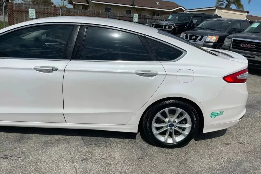 2015 Ford Fusion Titanium photo 1
