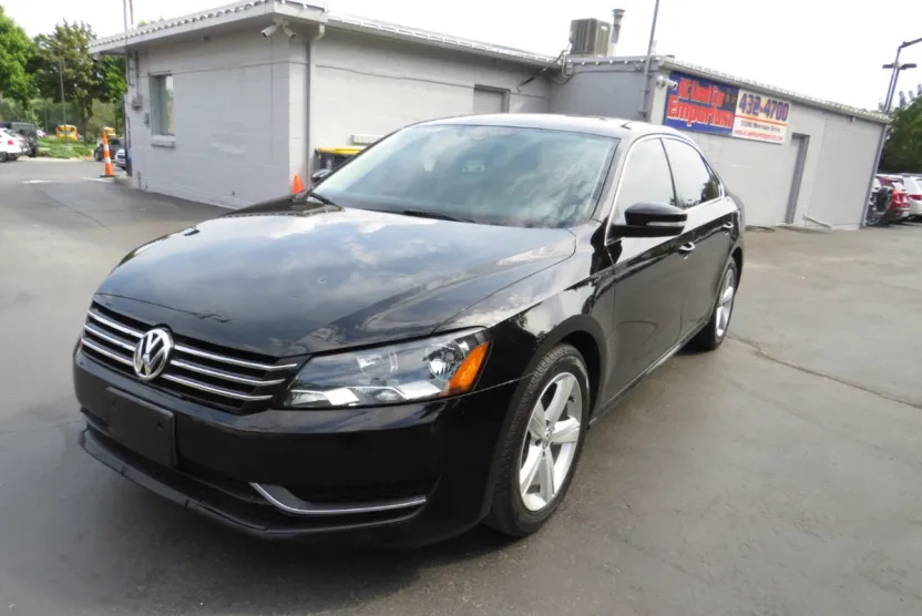 2013 Volkswagen Passat SE photo 1