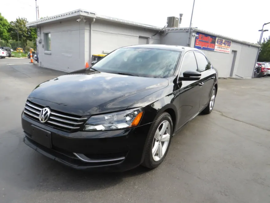2013 Volkswagen Passat SE photo 1