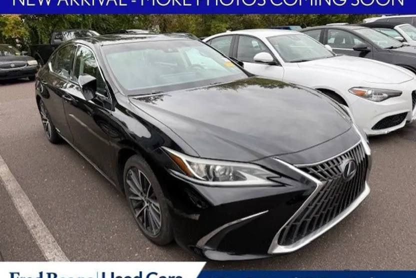 2022 Lexus ES 300h photo 1