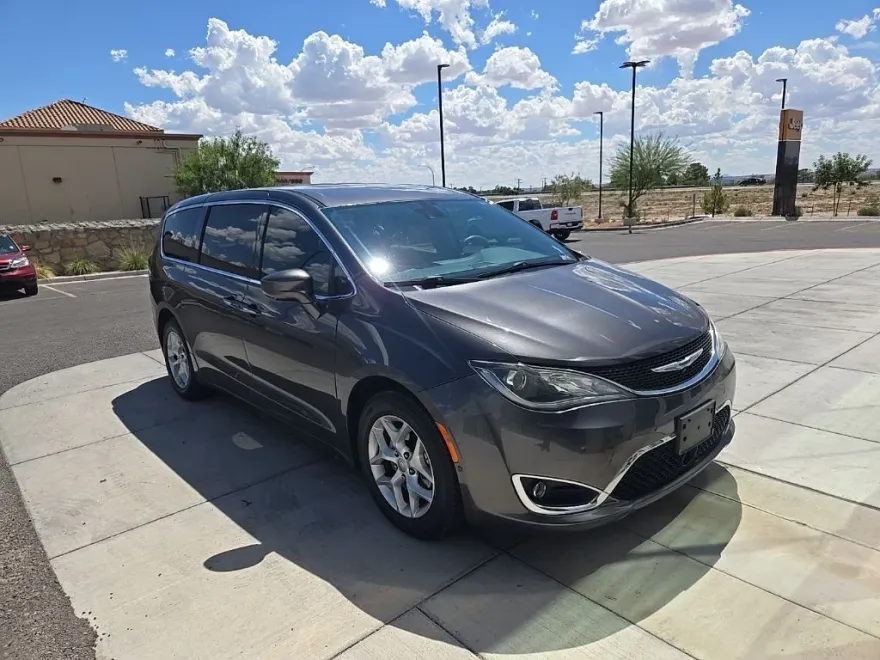 2020 Chrysler Pacifica Touring photo 1