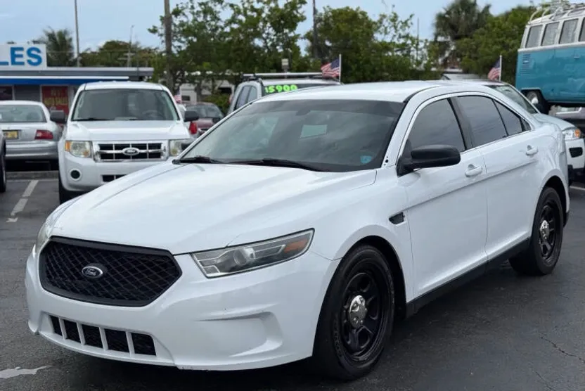 2015 Ford Taurus photo 1