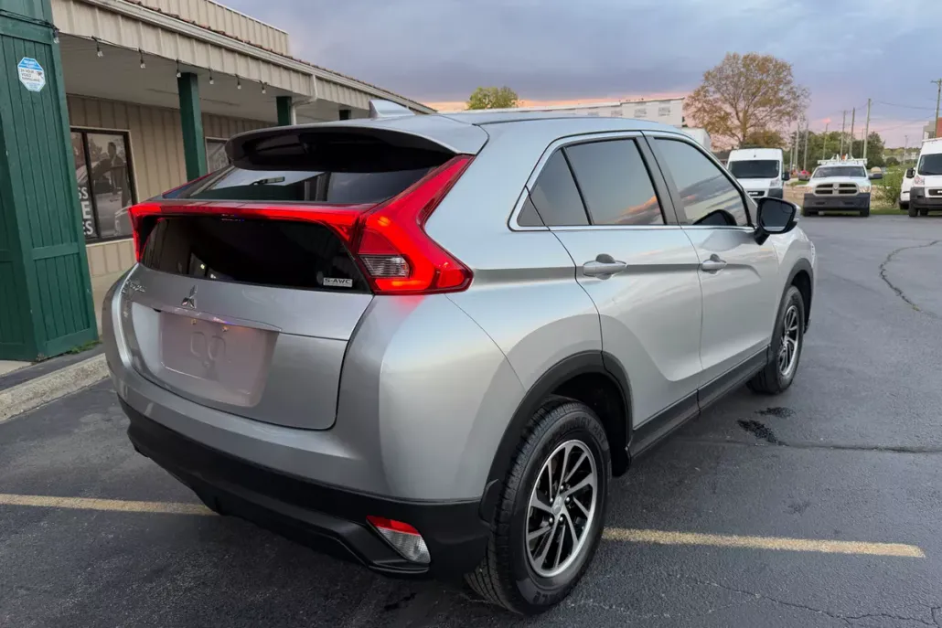 2020 Mitsubishi Eclipse Cross ES photo 1