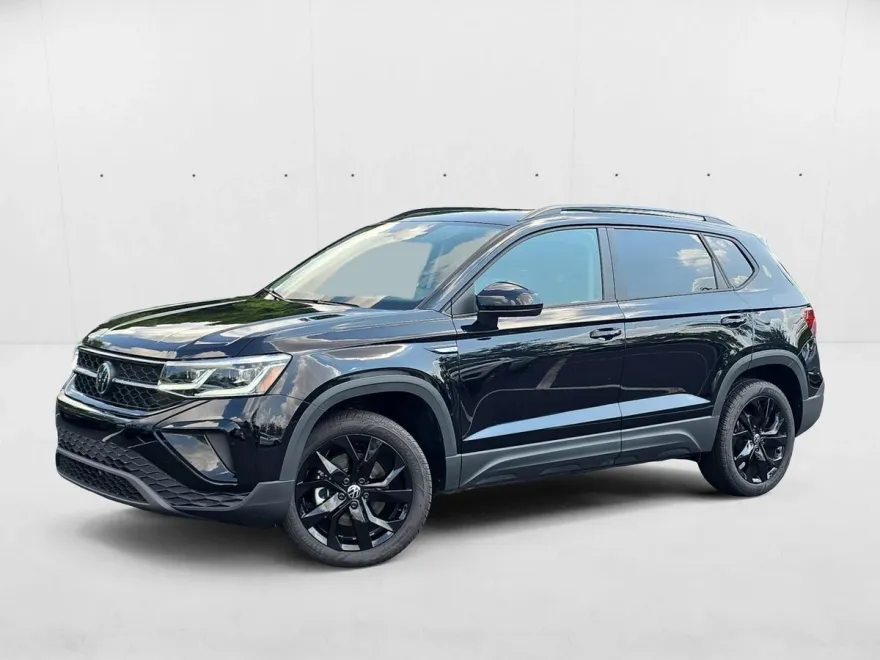 2024 Volkswagen Taos SE photo 1