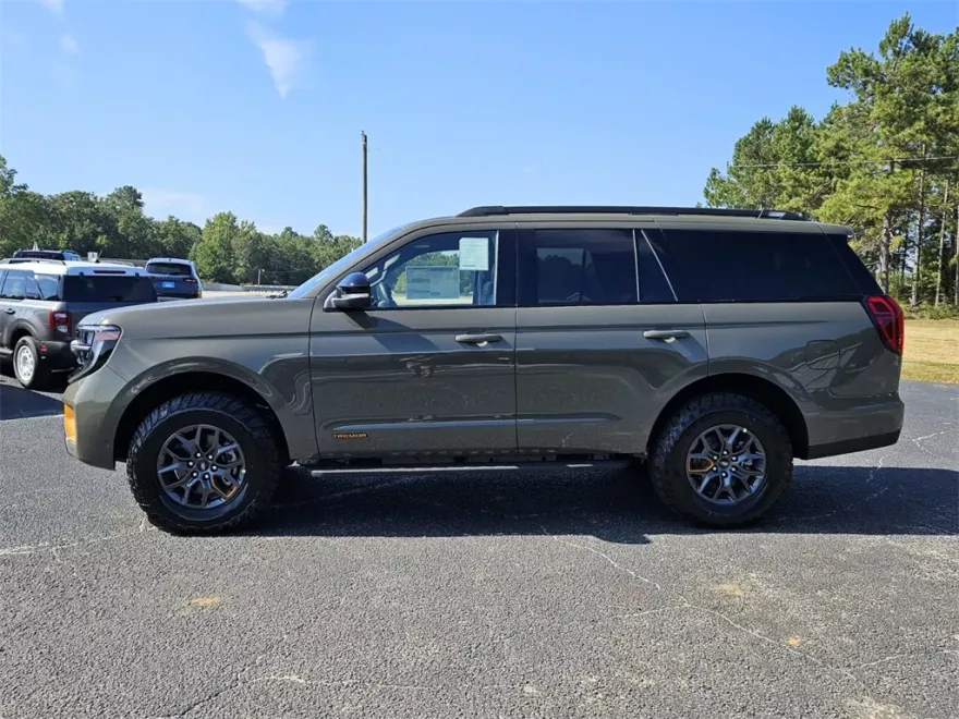 2025 Ford Expedition photo 1