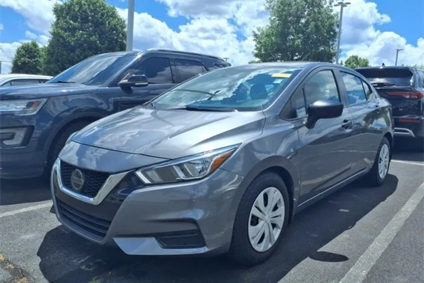 2021 Nissan Versa 1.6 S photo 1