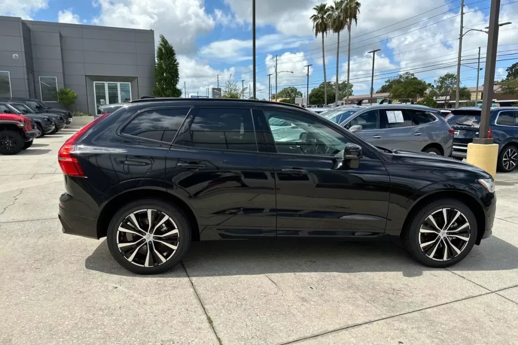 2025 Volvo XC60 B5 Plus photo 1