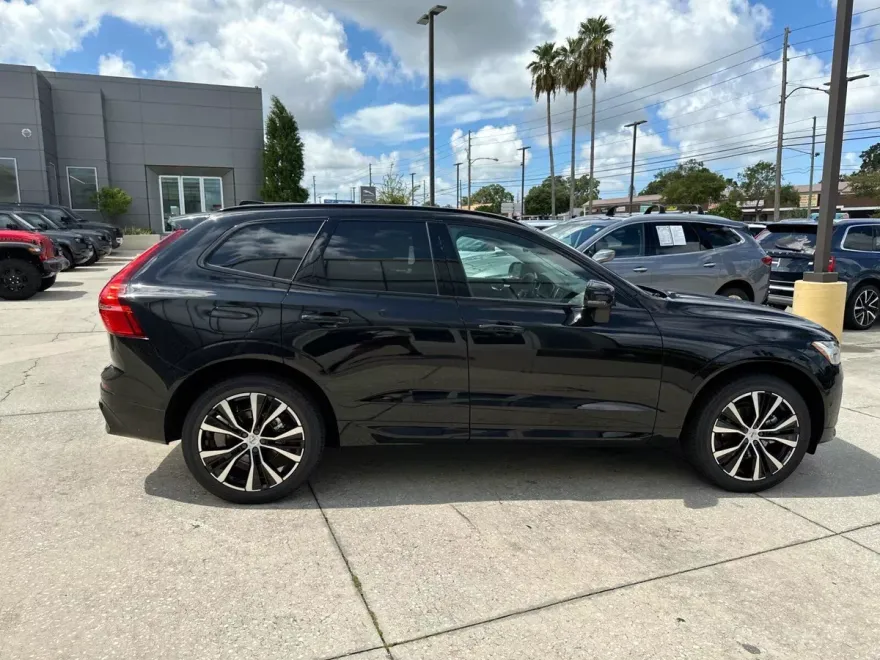 2025 Volvo XC60 B5 Plus photo 1