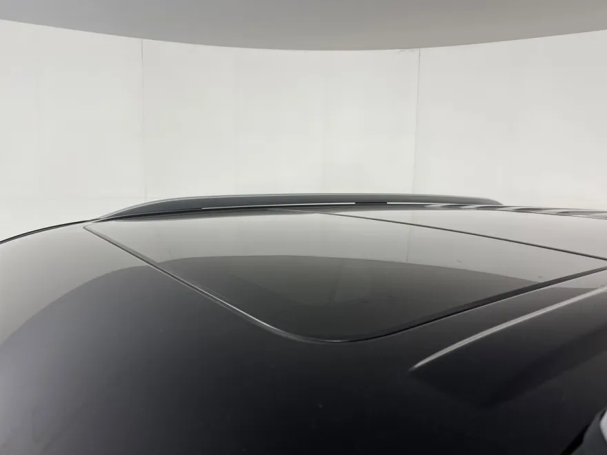 2022 Ford Explorer Limited photo 1