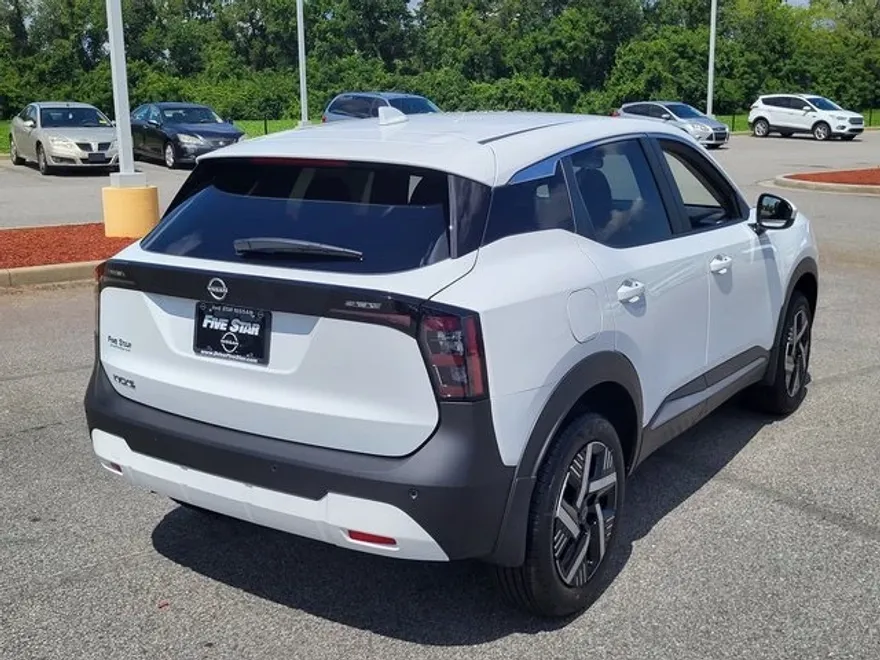 2025 Nissan Kicks SV photo 1