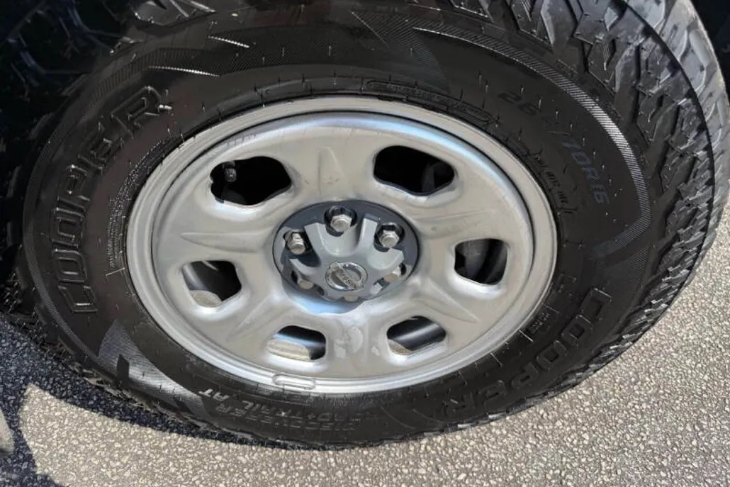 2012 Nissan Frontier SV photo 1