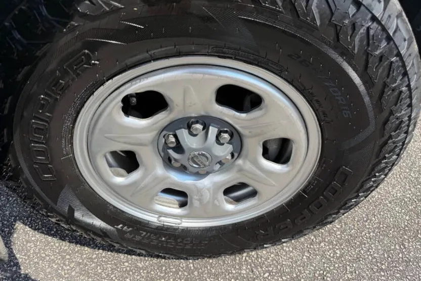 2012 Nissan Frontier SV photo 1