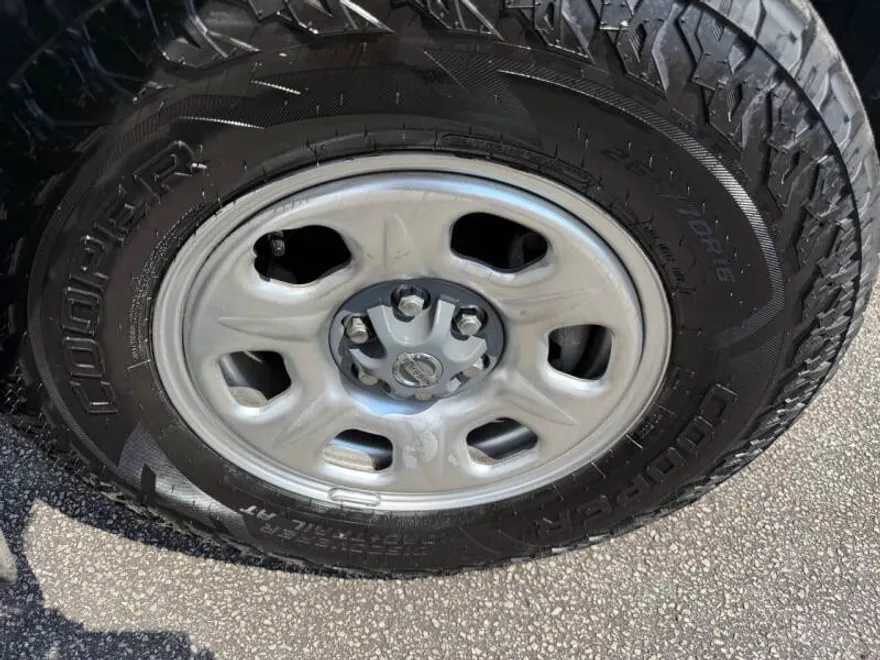 2012 Nissan Frontier SV photo 1