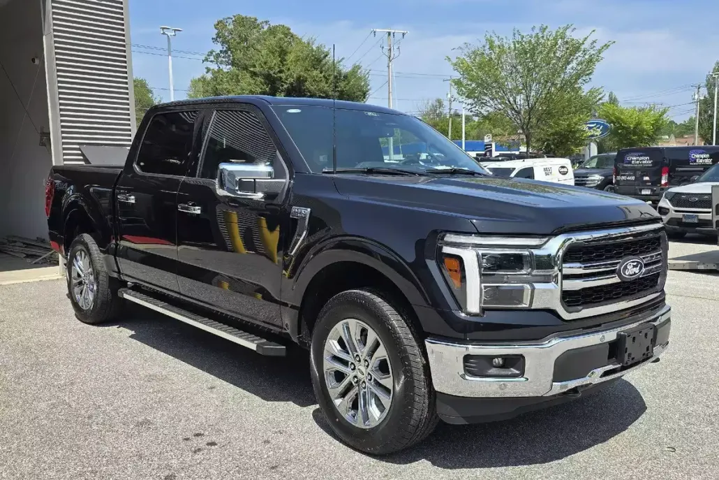 2025 Ford F-150 Lariat photo 1