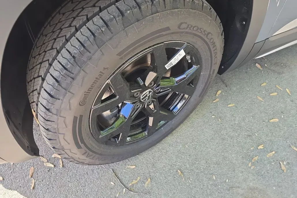 2025 Volkswagen Atlas Peak Edition SE photo 1