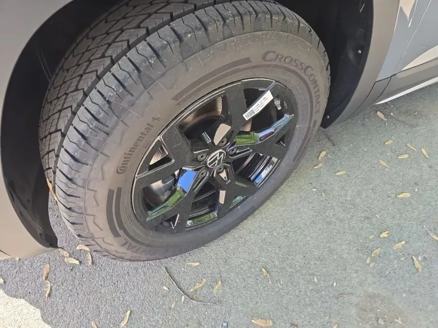 2025 Volkswagen Atlas Peak Edition SE photo 1