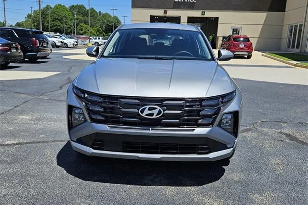 2025 Hyundai Tucson SE photo 1