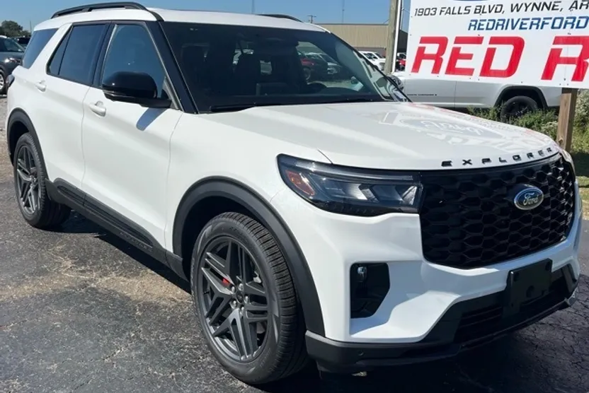 2025 Ford Explorer ST photo 1