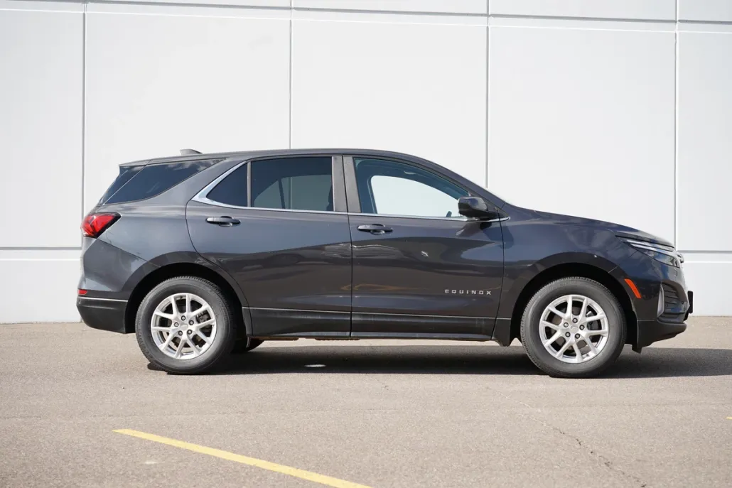 2023 Chevrolet Equinox LT photo 1