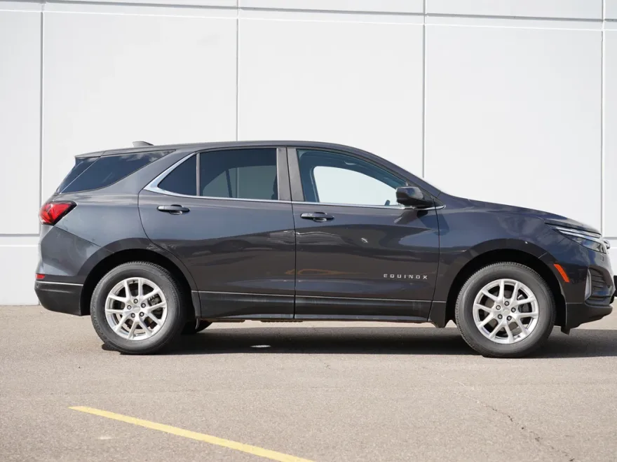2023 Chevrolet Equinox LT photo 1