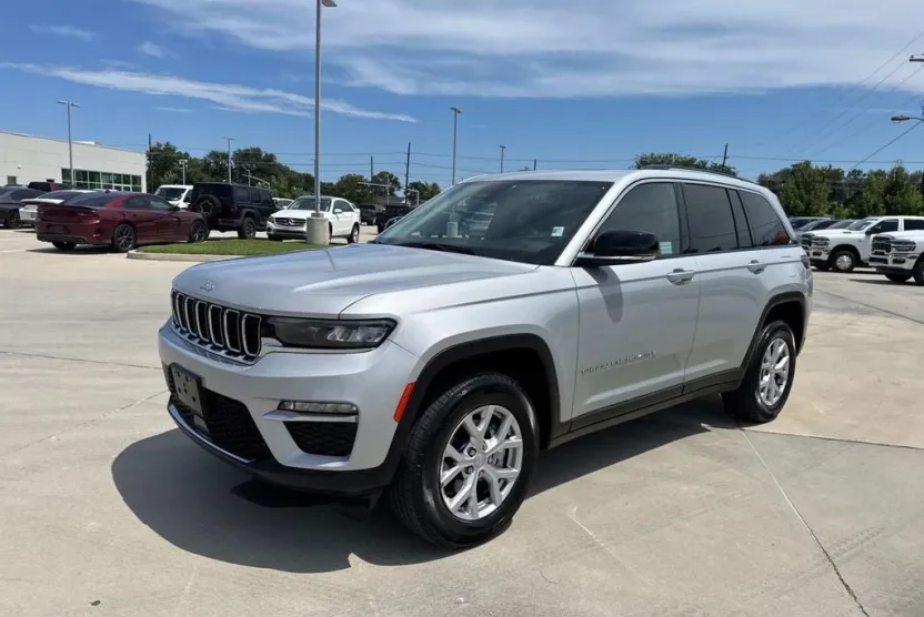 2022 Jeep Grand Cherokee Limited photo 1