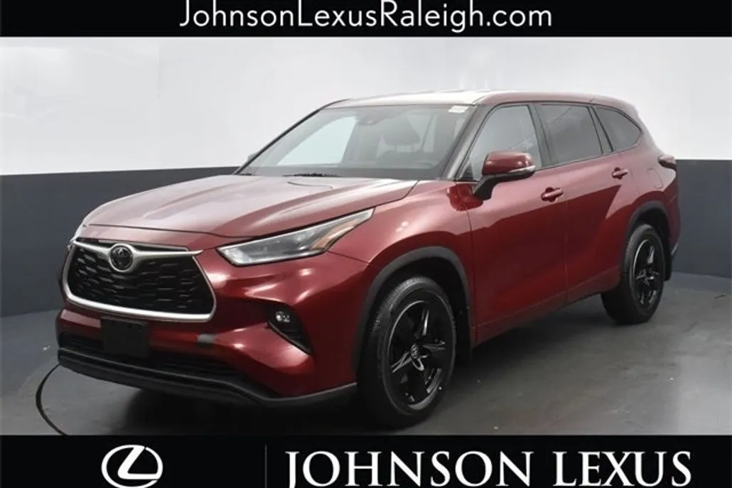 2021 Toyota Highlander LE photo 1