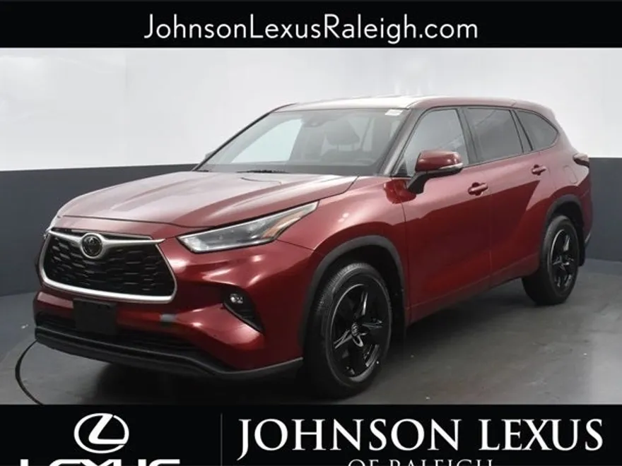 2021 Toyota Highlander LE photo 1