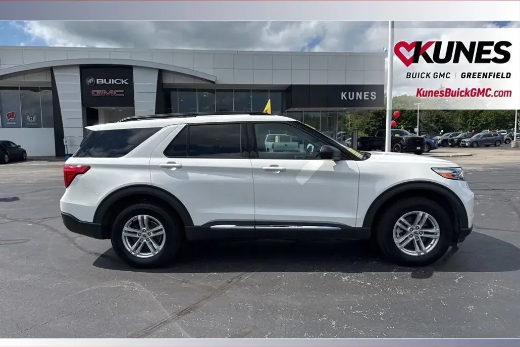 2022 Ford Explorer XLT photo 1