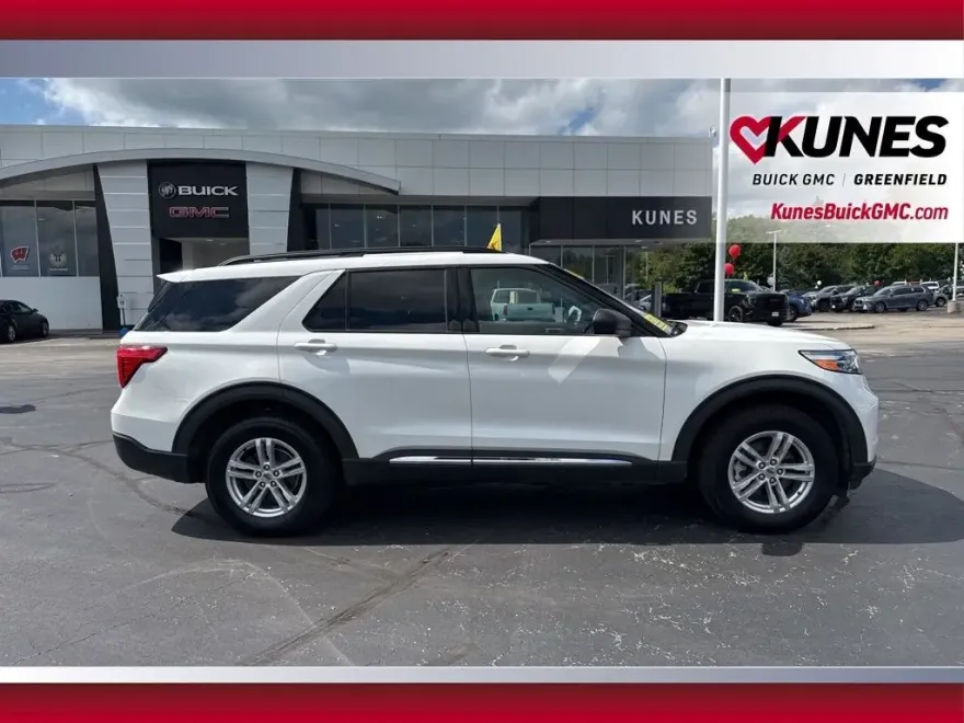 2022 Ford Explorer XLT photo 1