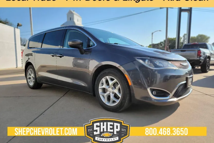 2017 Chrysler Pacifica Touring Plus photo 1