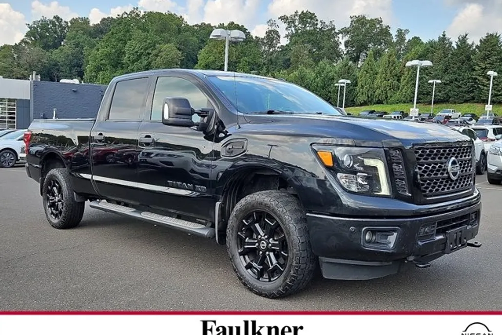 2018 Nissan Titan Crew Cab SV photo 1