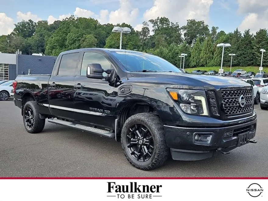 2018 Nissan Titan Crew Cab SV photo 1