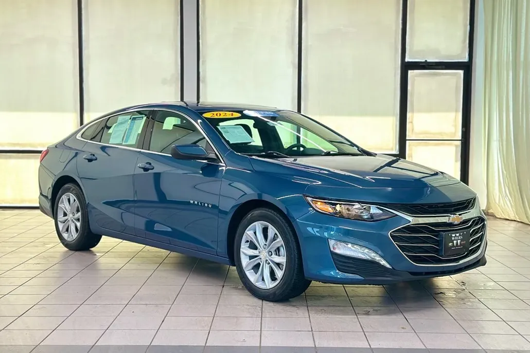 2024 Chevrolet Malibu 1LT photo 1