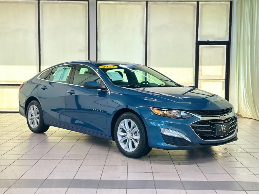 2024 Chevrolet Malibu 1LT photo 1