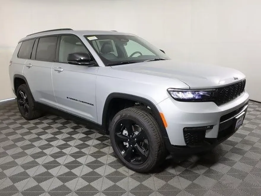 2025 Jeep Grand Cherokee Limited photo 1