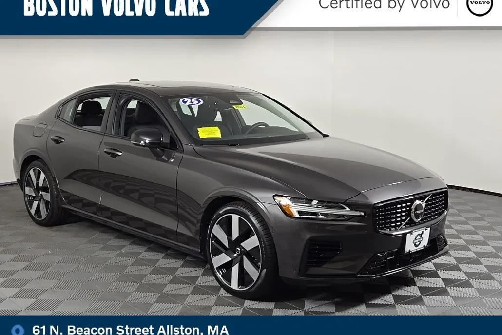 2025 Volvo S60 T8 AWD Plus photo 1