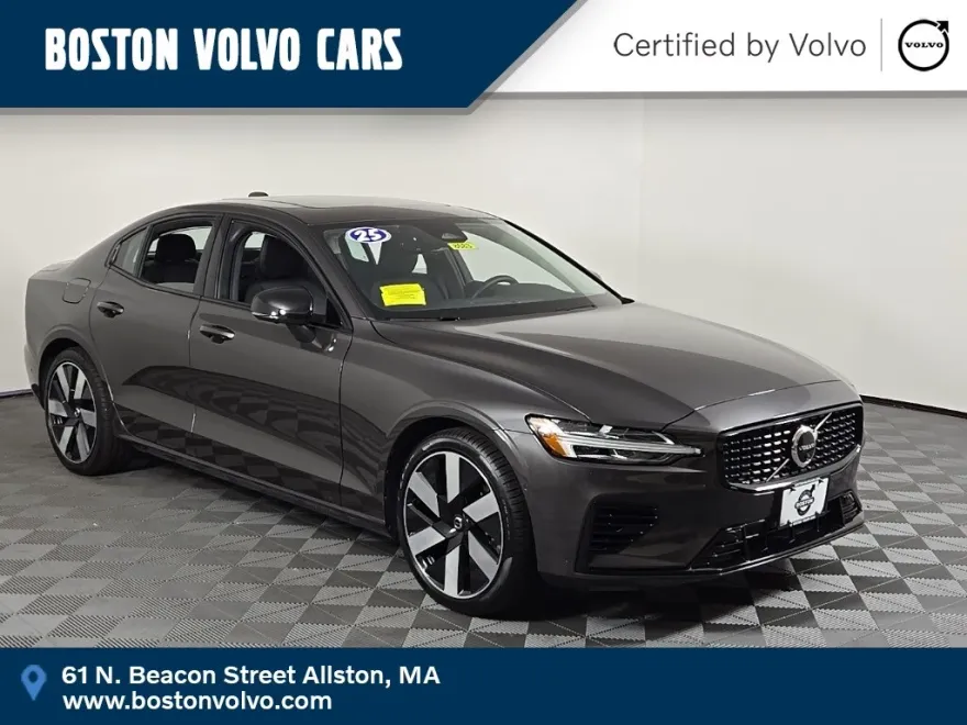 2025 Volvo S60 T8 AWD Plus photo 1