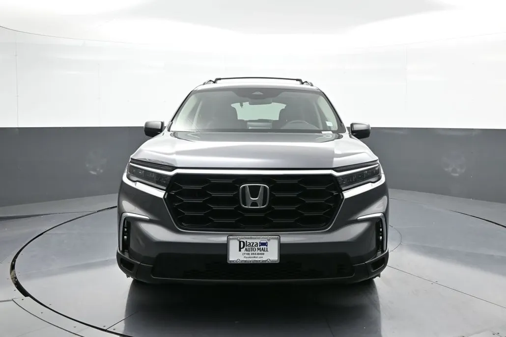 2023 Honda Pilot LX photo 1
