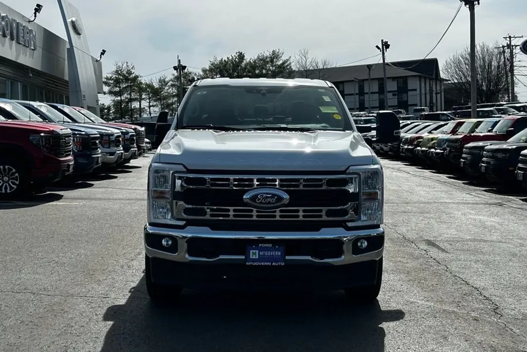 2025 Ford F-350 photo 1