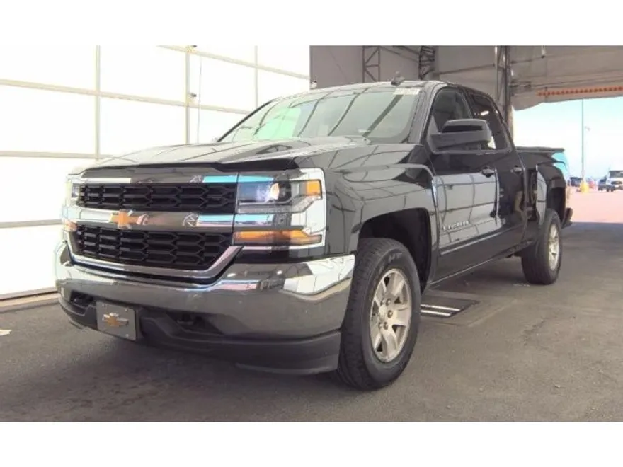 2019 Chevrolet Silverado LT photo 1