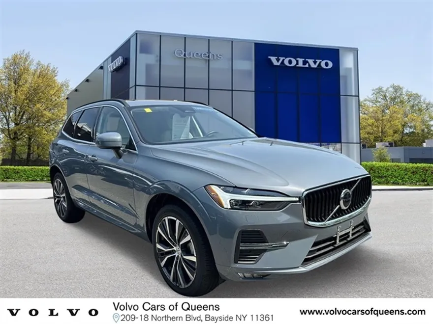 2022 Volvo XC60 B5 Momentum photo 1