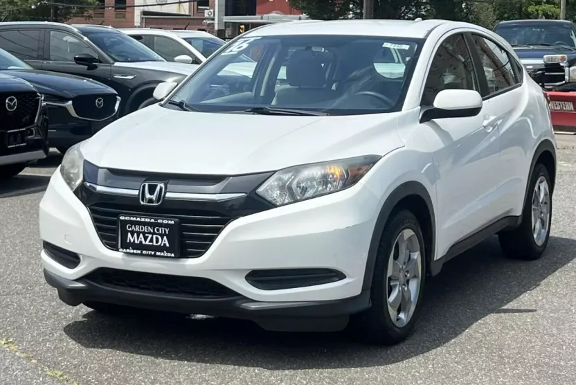 2016 Honda HR-V LX photo 1