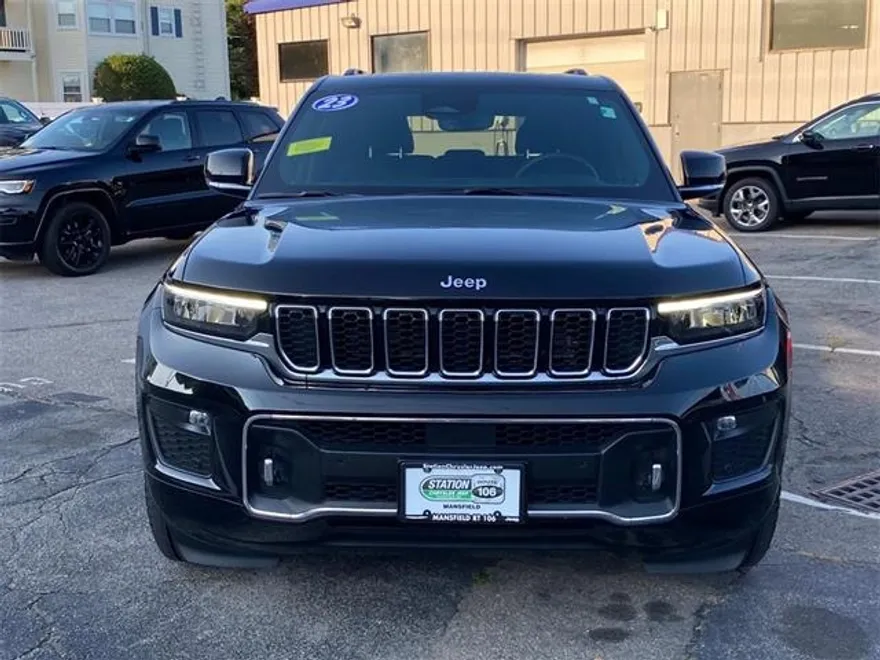 2023 Jeep Grand Cherokee Overland photo 1