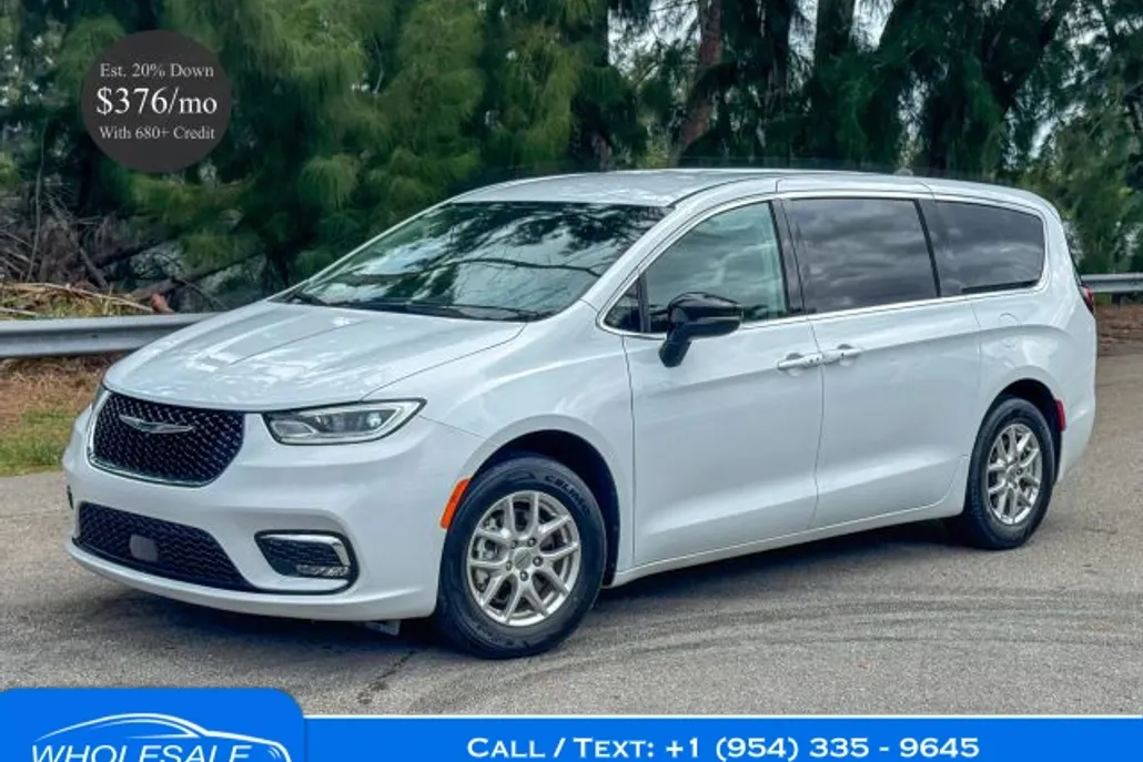2024 Chrysler Pacifica Touring L photo 1