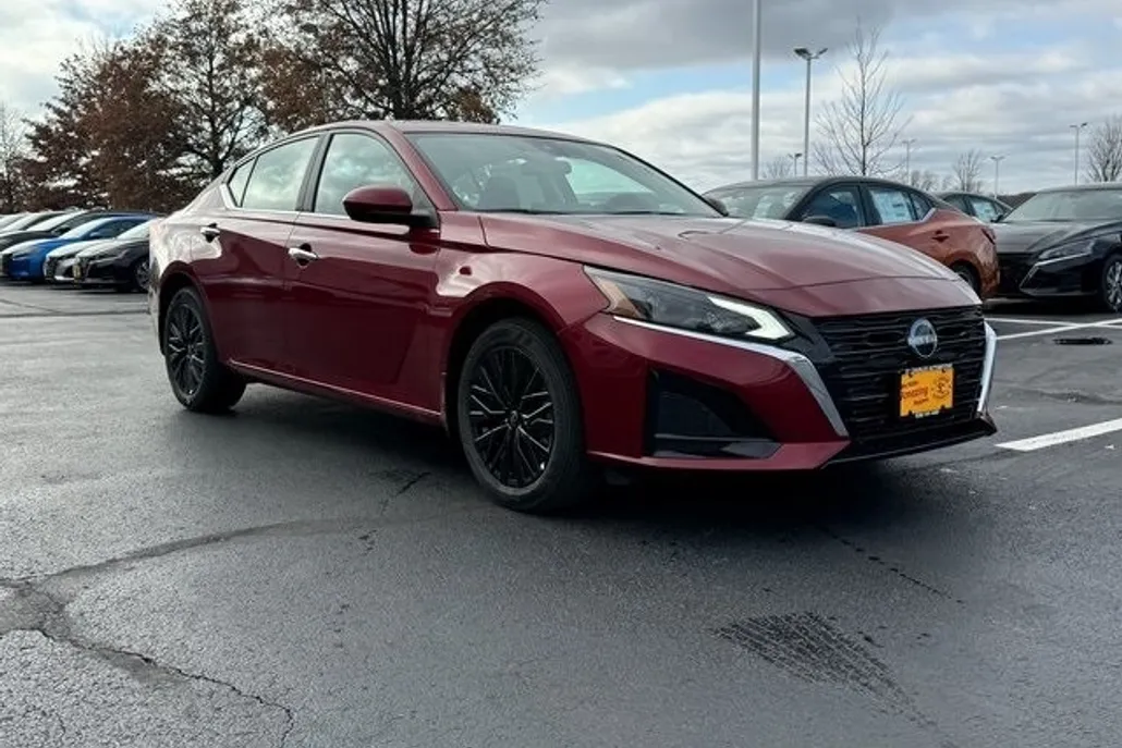 2025 Nissan Altima SV photo 1