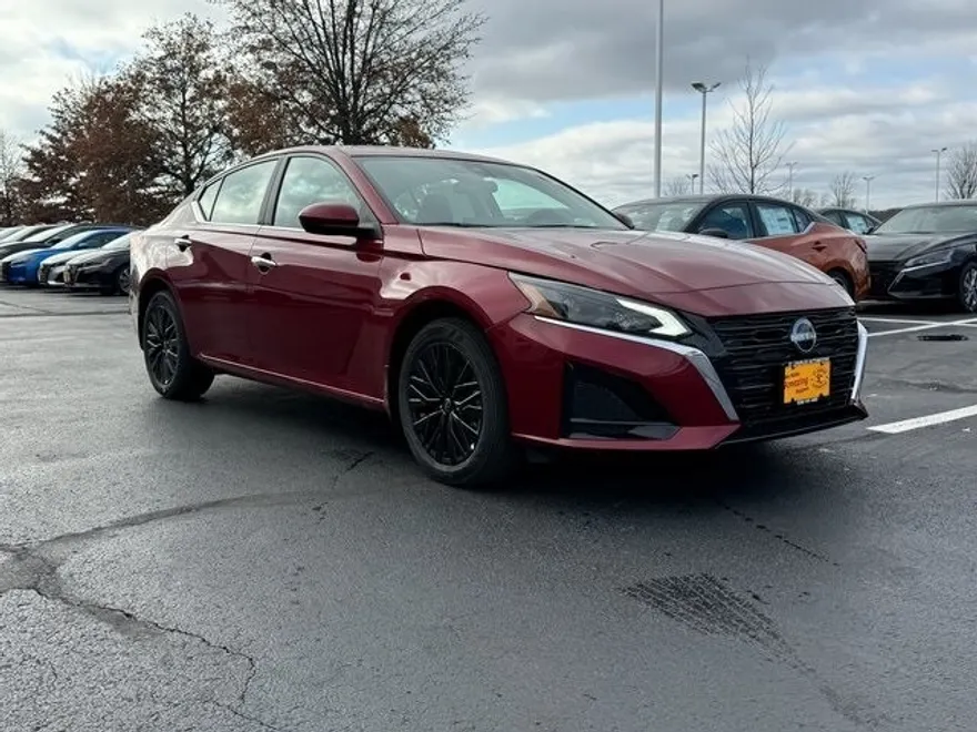 2025 Nissan Altima SV photo 1