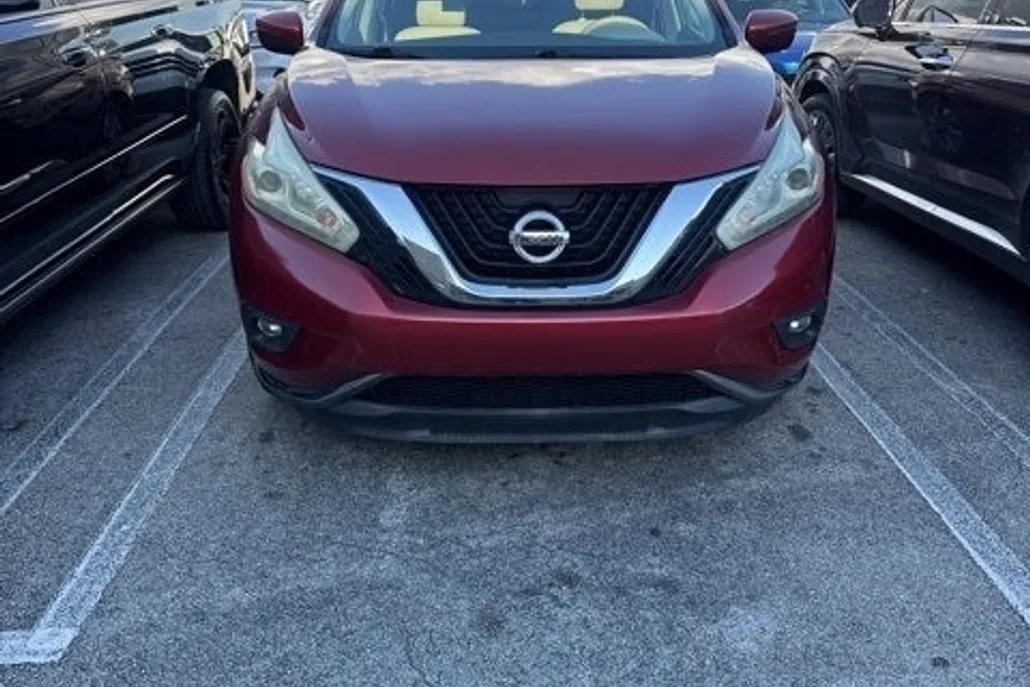 2016 Nissan Murano SV photo 1