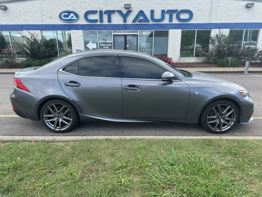2016 Lexus IS 200t photo 1