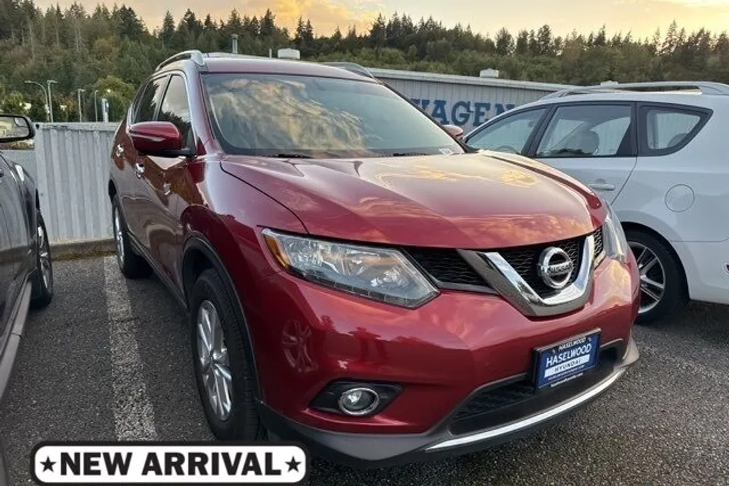 2015 Nissan Rogue SV photo 1