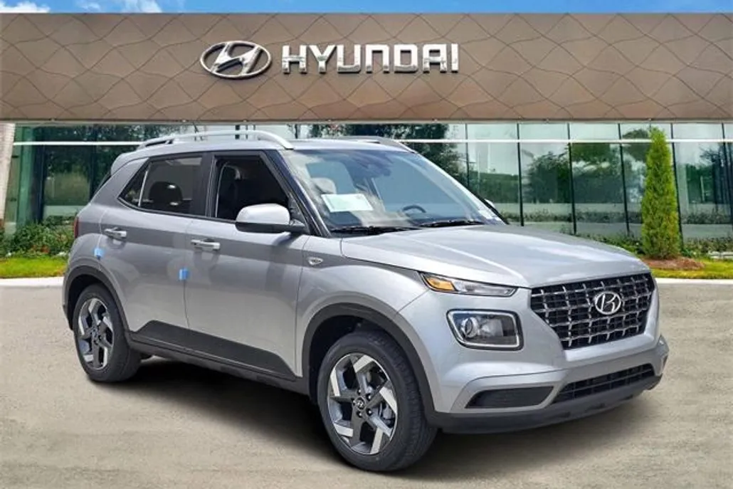 2025 Hyundai Venue SEL photo 1